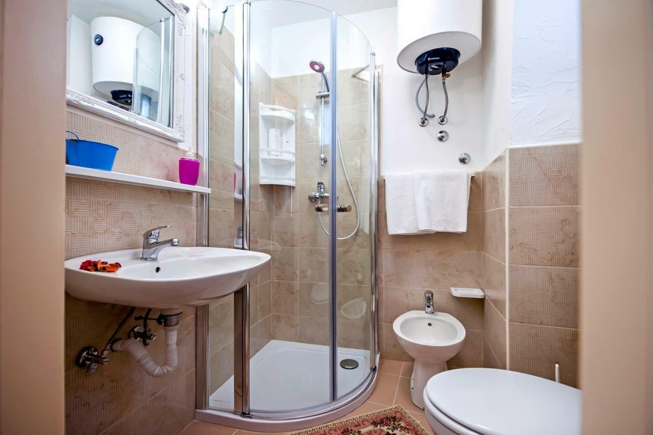 Guest House Sotto I Volti Centro Storico 로비니 외부 사진